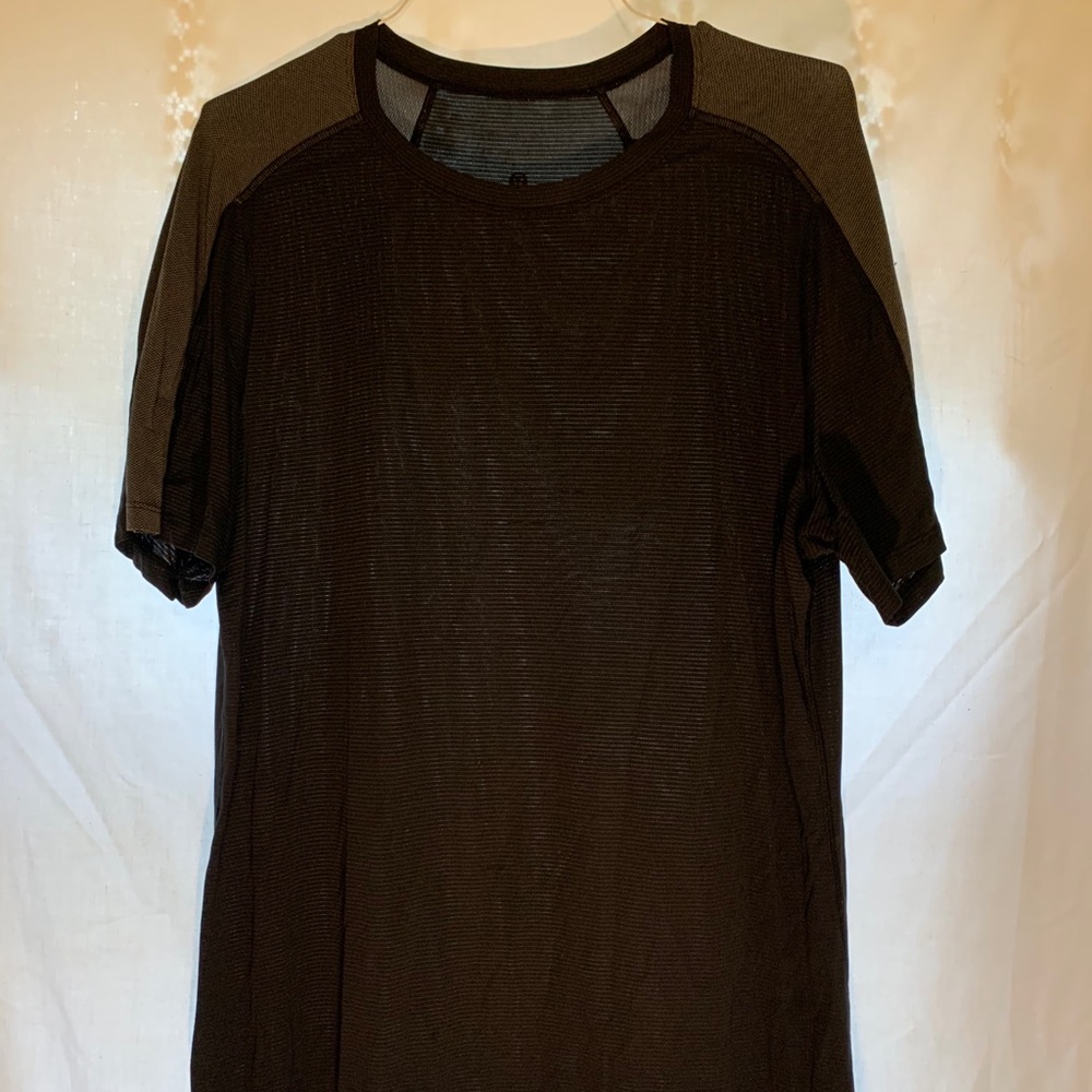 Lululemon workout shirt